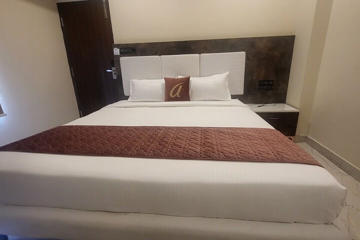 Room 15 of 28