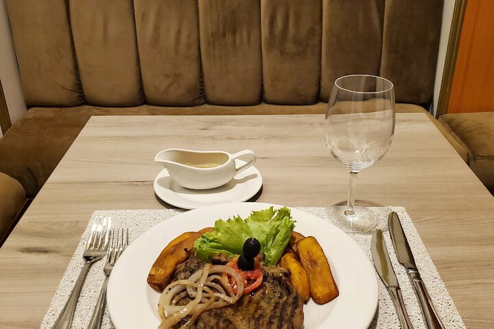 Dining 36 of 44