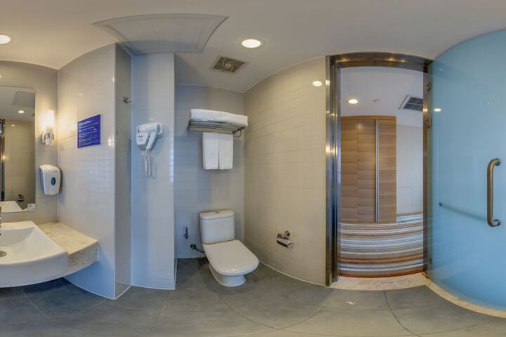 Room 8 of 30