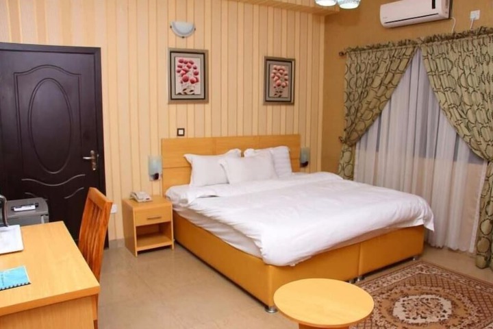 Room 9 of 13