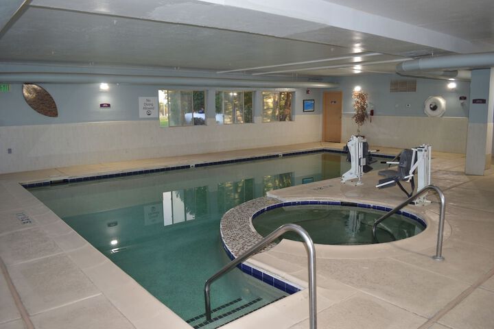 Indoor spa tub