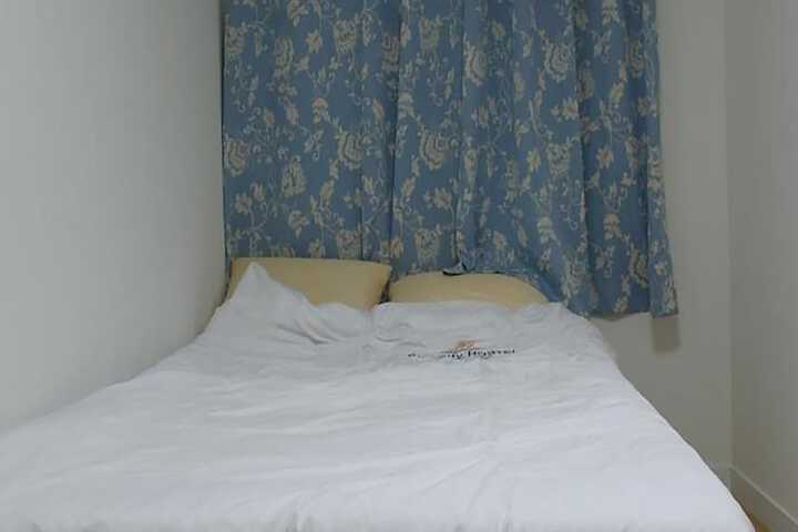 Room 2 of 49