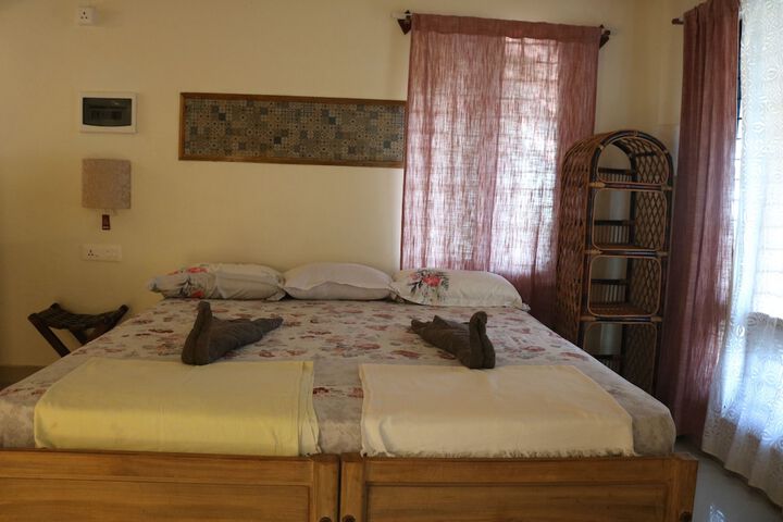 Room 6 of 33
