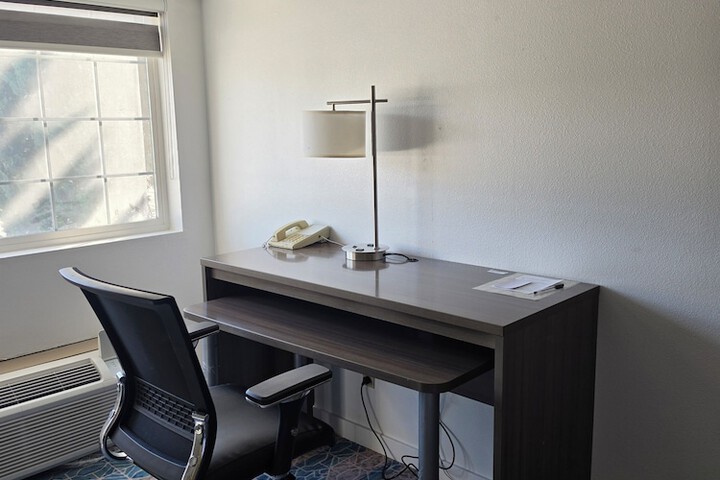 Room 13 of 30