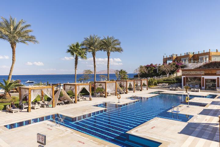 Hotel Pool