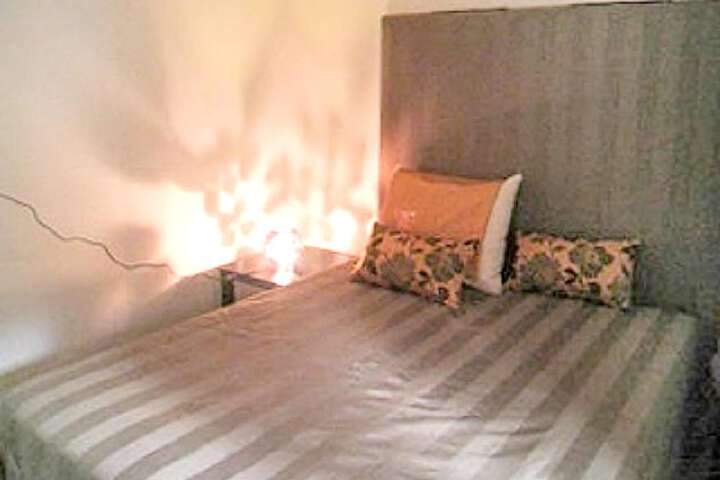 Room 6 of 10