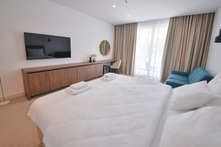 Room 7 of 35