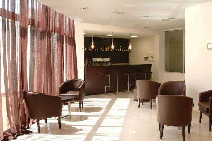 Lounge 37 of 43