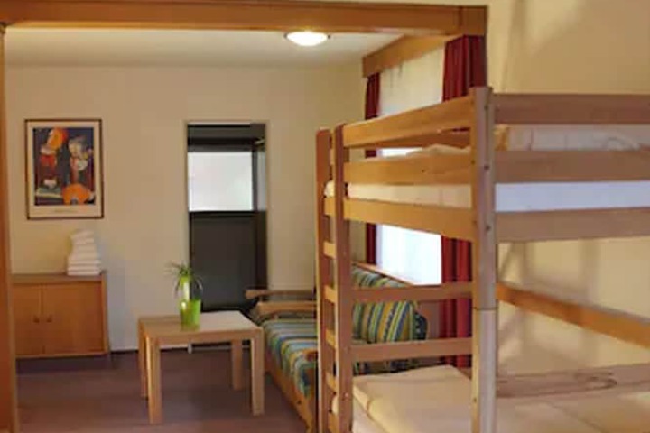 Room 16 of 31