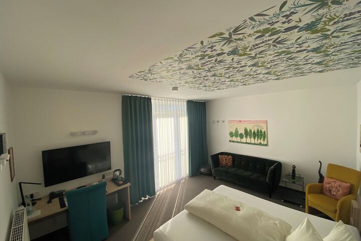 Room 27 of 110