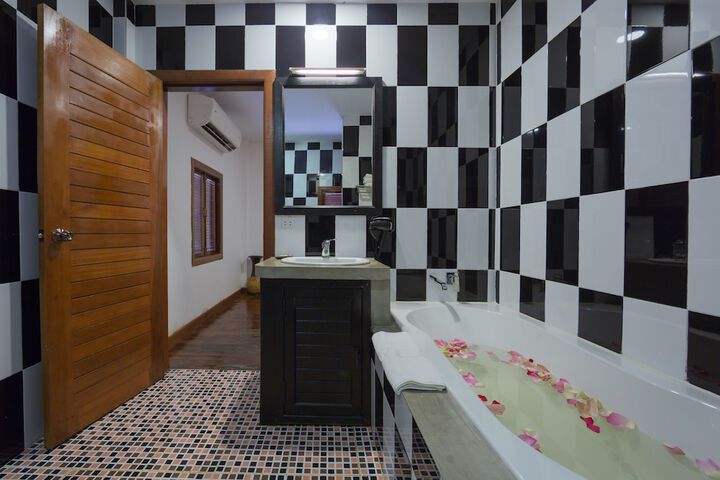 Room 43 of 80