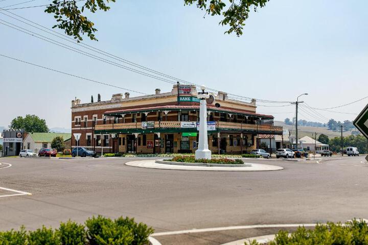 Image of Bank Hotel Dungog