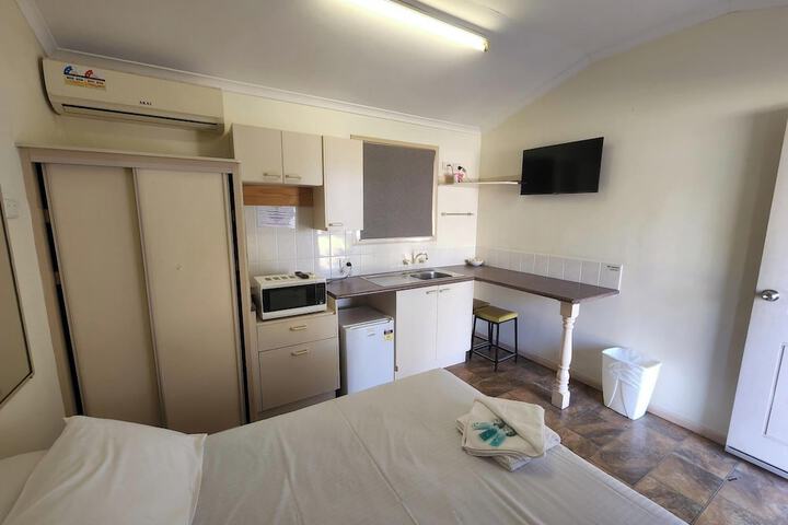 Room 5 of 73