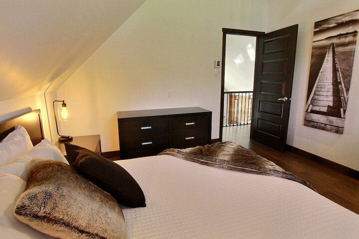 Room 42 of 175