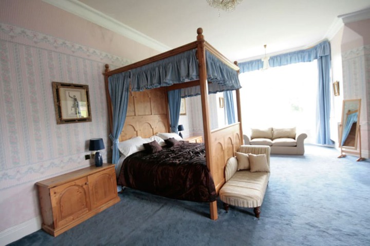 Room 25 of 121