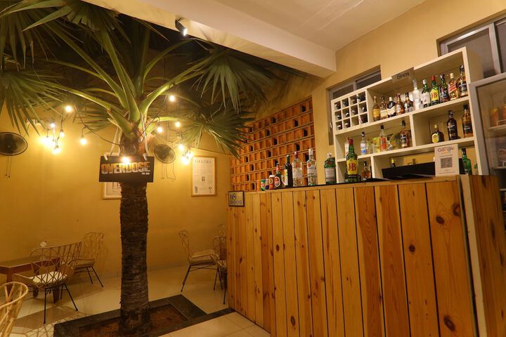 Lounge 73 of 97