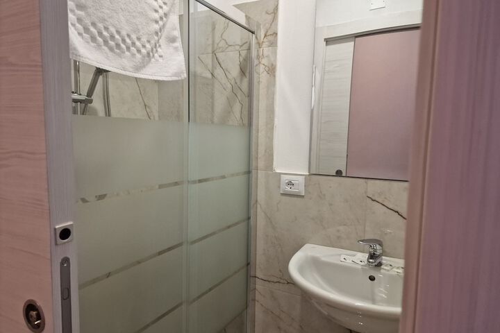 Room 32 of 69