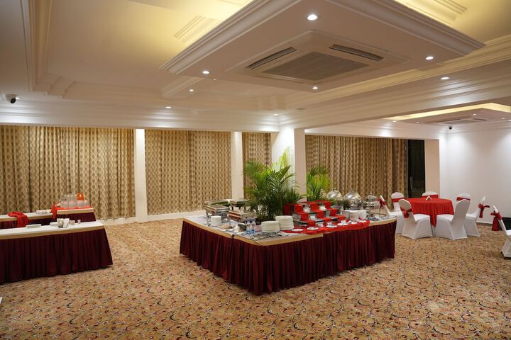 Ballroom/Hall 57 of 70