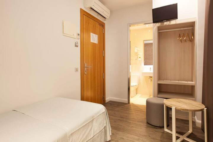 Room 14 of 49