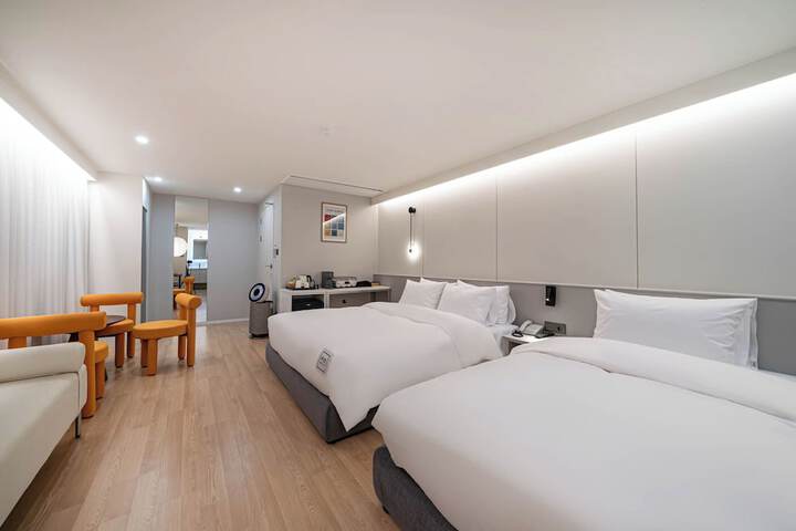 Room 8 of 37