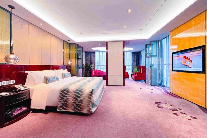 Room 25 of 83