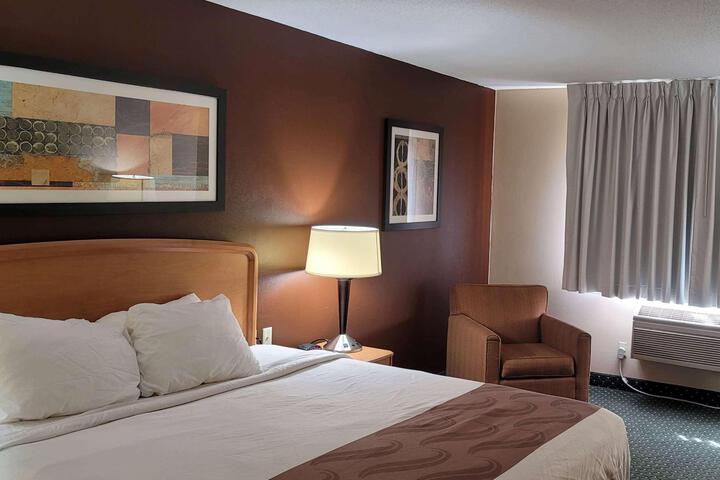 1 King Bed (2 of 5)