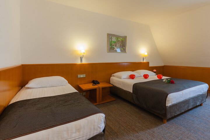 Room 4 of 13