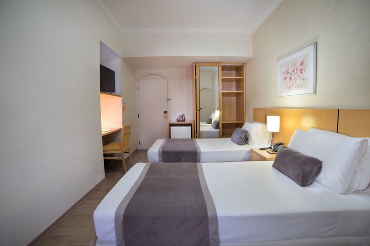 Room 6 of 38