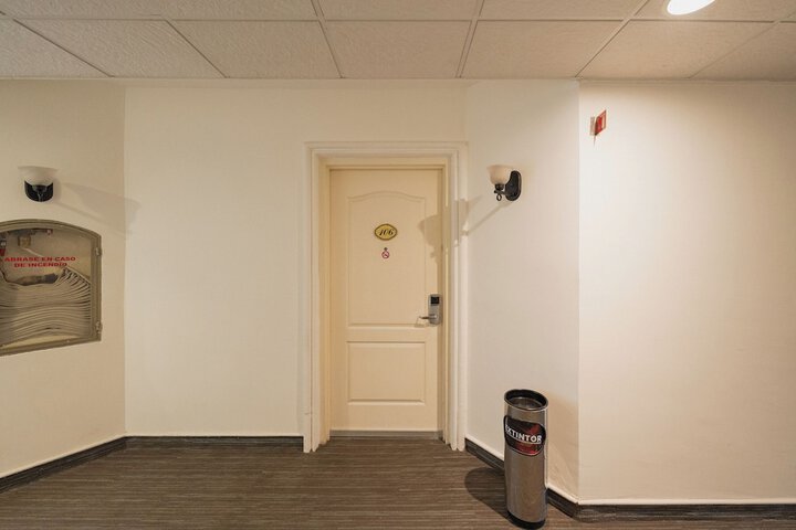 Hotel 2 of 117
