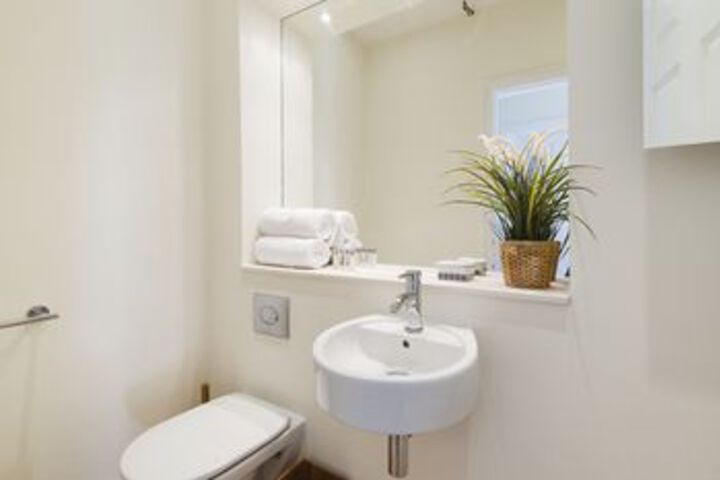 Room 2 of 18
