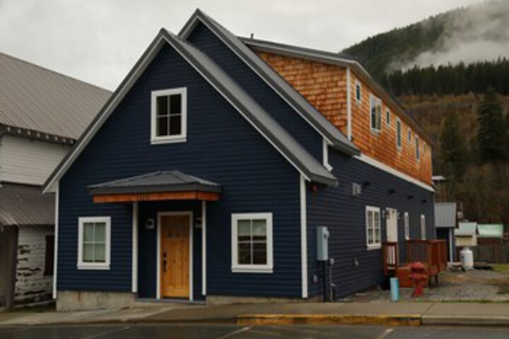 Onemish Lodge Five Bedroom Home