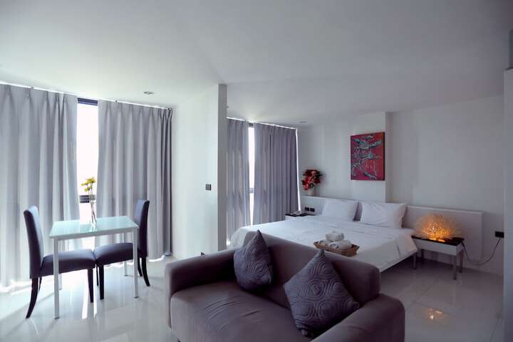 Room 10 of 29
