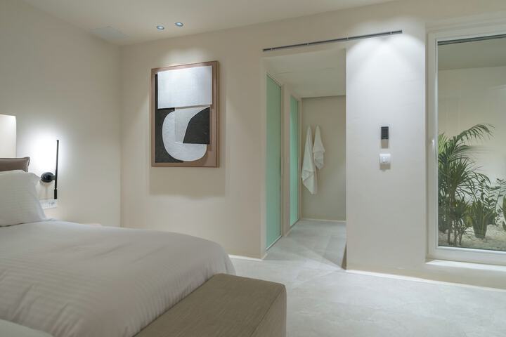 Room 28 of 44