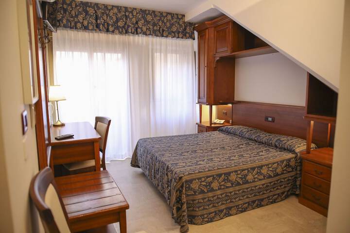 Room 10 of 37