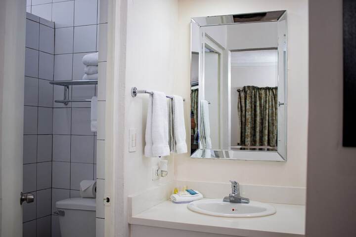 Room 17 of 28