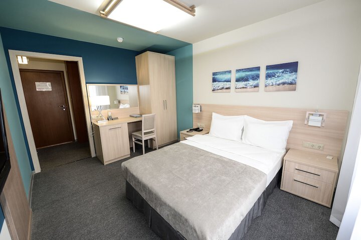 Room 9 of 93