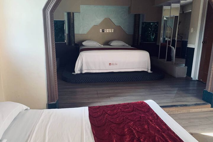 Room 13 of 30