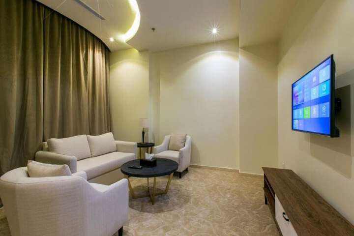 Lounge 31 of 37