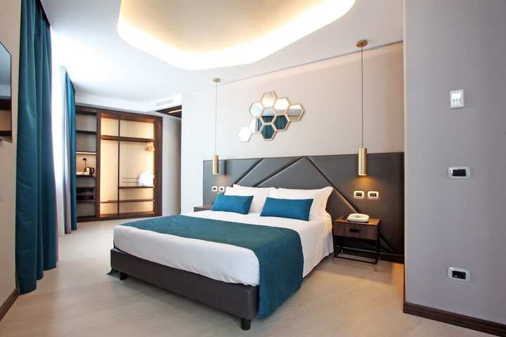 Room 4 of 31