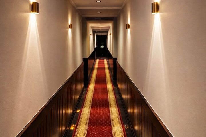 Room 8 of 32