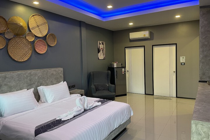 Room 2 of 43