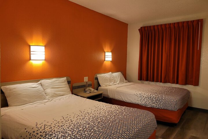 1 Double Bed Accessible (15 of 40)