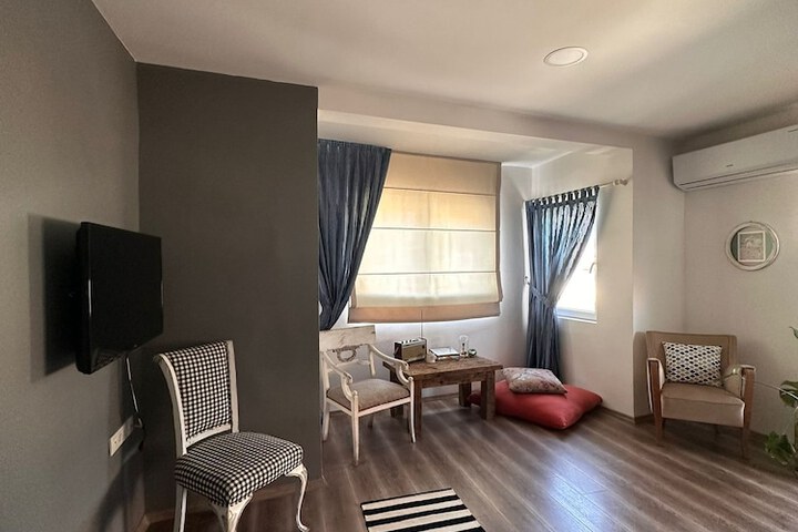 Room 5 of 37
