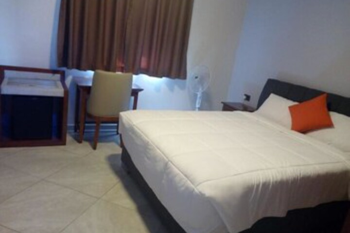 Room 6 of 24