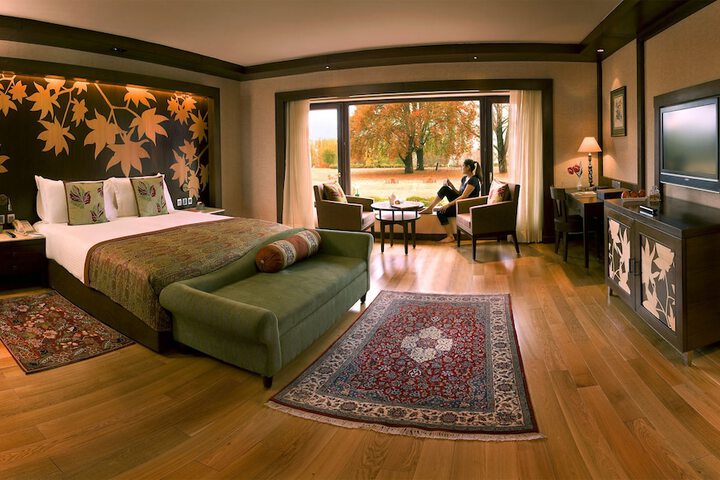 Room 17 of 140