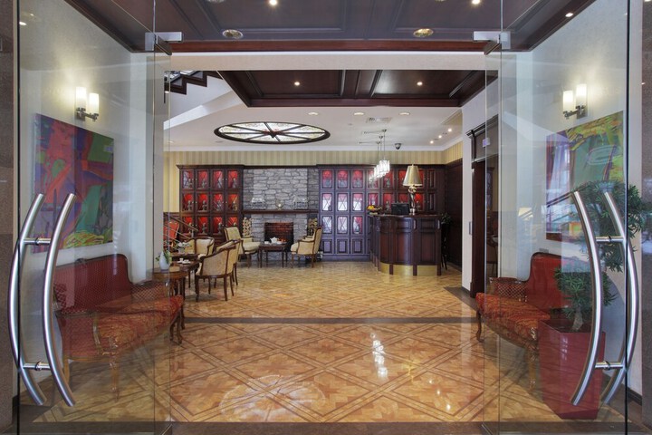Hotel 2 of 82