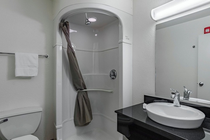 Room 27 of 35