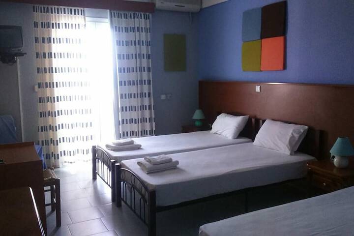 Room 3 of 37