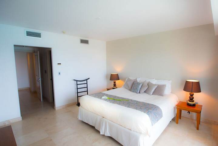 Room 25 of 230