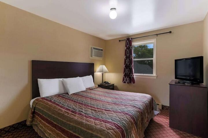 1 King Bed (28 of 33)